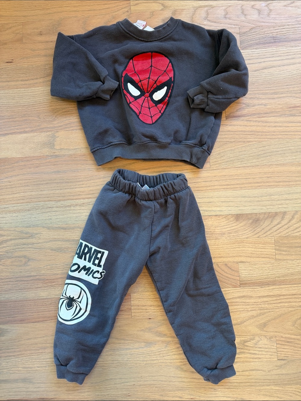 Zara charcoal Kids Sweatshirt and Joggers with Red Spider Graphic 4T